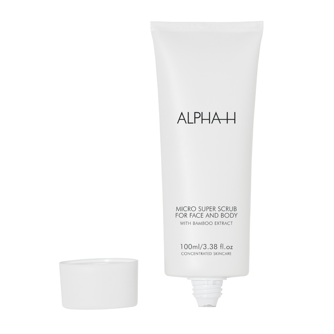 Ontdek de kracht van een milde, maar effectieve exfoliatie met de Alpha-H Micro Super Scrub. Deze innovatieve formule combineert de voordelen van zowel mechanische als chemische exfoliatie voor een stralende huid.  De Micro Super Scrub is speciaal ontwikkeld met kleine, biologische bamboe scrubdeeltjes en 12% glycolzuur. 