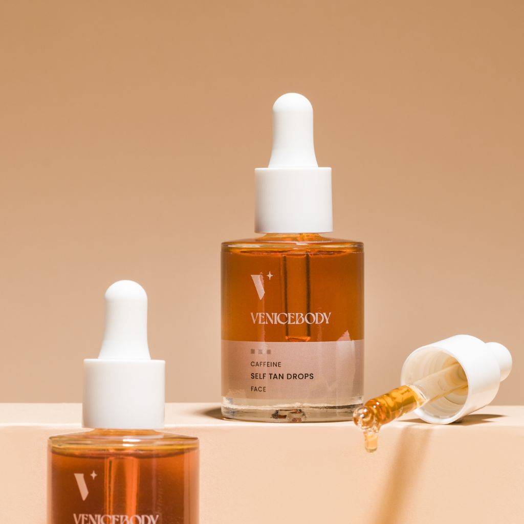 Self tanning drops voor het gezicht. Zelfbruiner voor het gezicht. Een mooie zongebruinde huid zonder schade van de zon. Huidverbeterende self tan voor het gezicht zonder parfum. Tanning drops zonder parfum