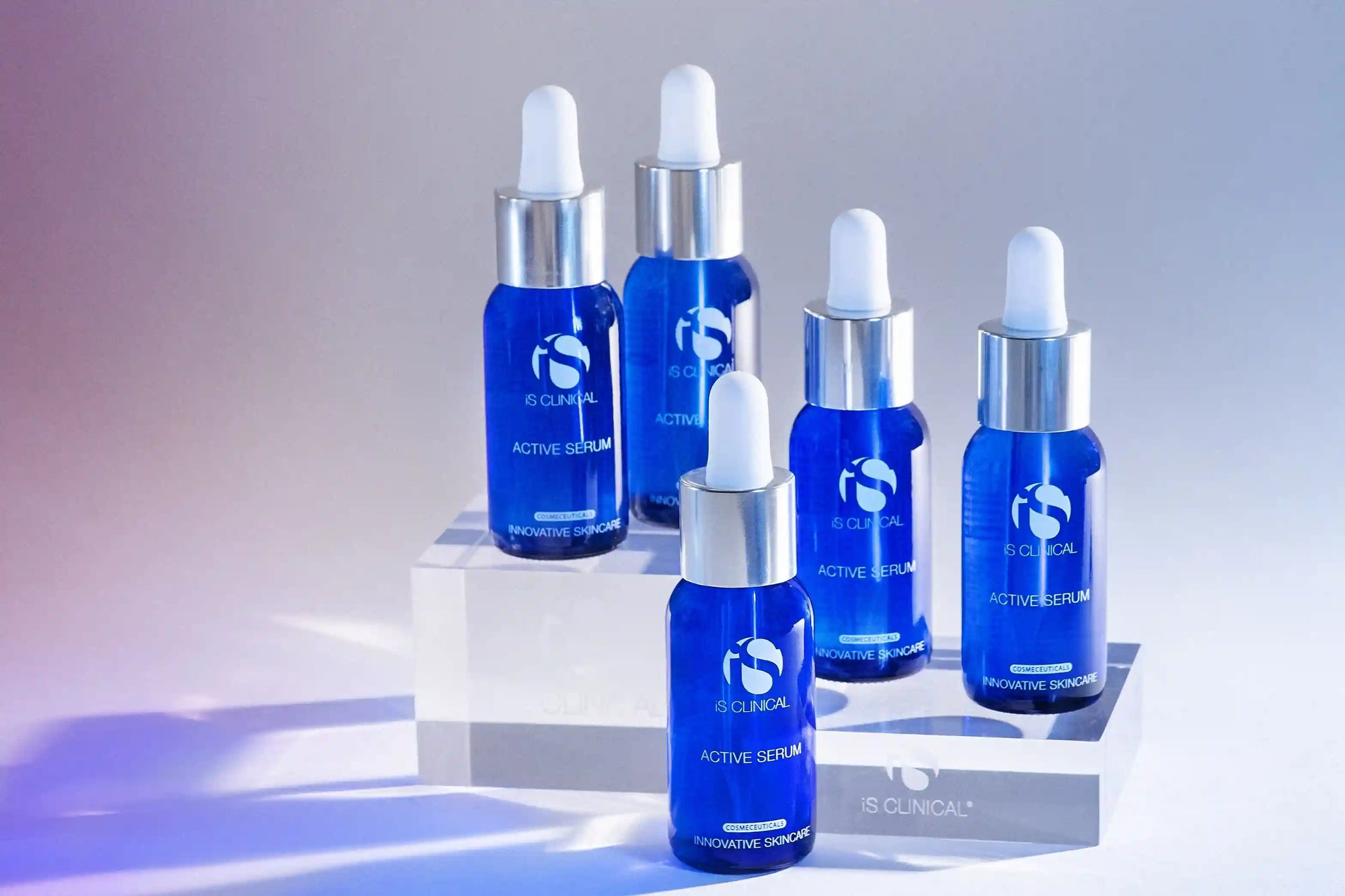 IS Clinical active serum is een multifunctioneel serum om acne, pigmentvlekken en huidveroudering te verminderen. Active serum bevat glycolzuur, salicylzuur en melkzuur