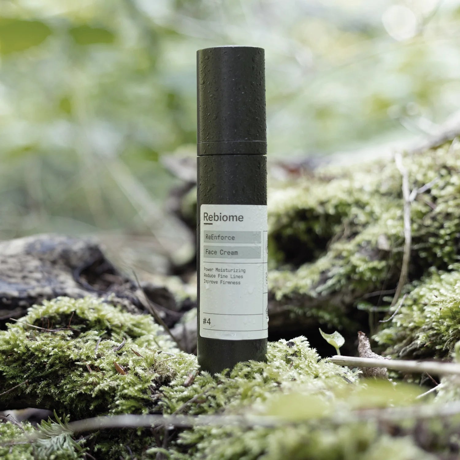 De ReBiome ReEnforce Face Cream is niet alleen effectief, maar ook duurzaam. Het is vegan en bestaat voor 96% uit natuurlijke ingrediënten. Het speciale pompsysteem zorgt voor een hygiënische en gemakkelijke dosering, terwijl de verpakking plastic-vrij is om bij te dragen aan een schonere planeet.