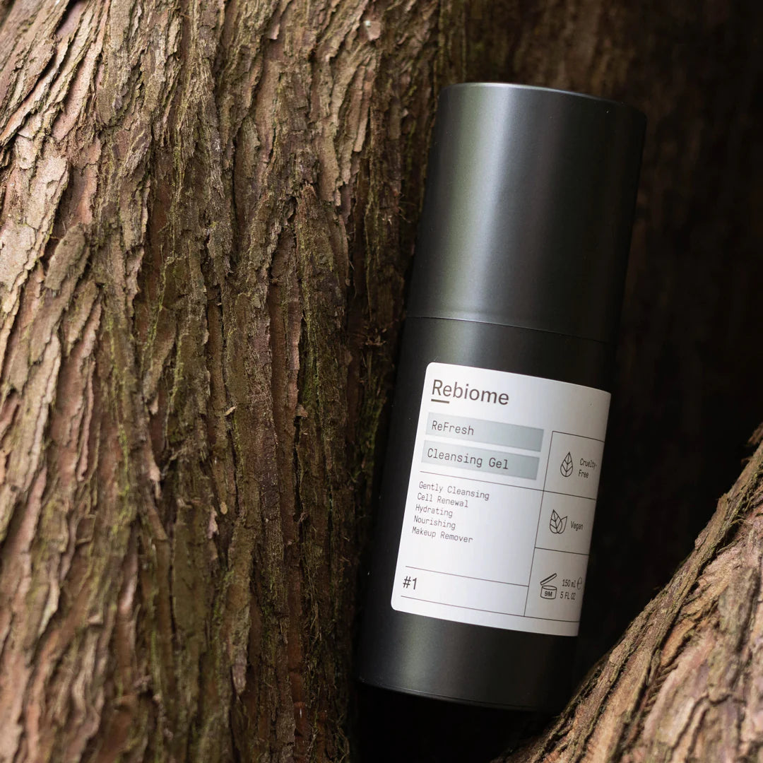 Ontdek ReBiome ReFresh Cleansing Gel: de ultieme reinigingsgel voor gevoelige huidtypes. Met natuurlijk actieve ingrediënten zoals aminozuren, niacinamide en prebiotica. Reinigt grondig, kalmeert en verzacht de huid. Speciaal ontwikkeld voor acne, huidveroudering, eczeem & microbioomherstel. Bestel nu voor een frisse en stralende teint.