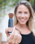 Bescherm jezelf tegen de schadelijke stralen van de zon met de Sunday Brush SPF 50, een revolutionair product dat je huid een veilige en natuurlijke bescherming biedt. Deze minerale zonnepoeder is de perfecte keuze voor iedereen die op zoek is naar een effectieve en gezonde, maar vooral ook gemakkelijke zonbescherming.