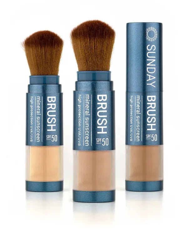 De Sunday Brush SPF 50 biedt niet alleen bescherming, maar ook een prachtige afwerking. Het geeft je huid een matterend en egaliserend effect, waardoor je er stralend uitziet. Het kan zelfs over make-up worden aangebracht.