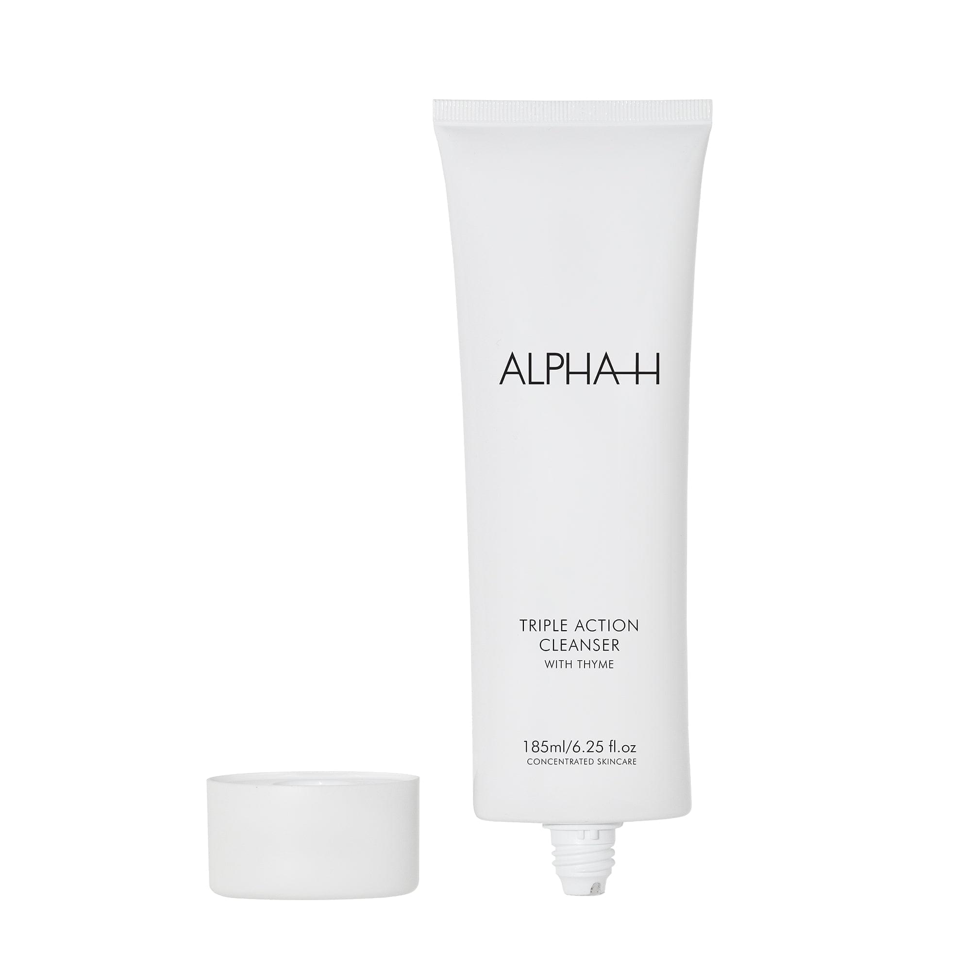 Ontdek de kracht van de Alpha-H Triple Action Cleanser voor jouw gecombineerde-vette huid. Deze revolutionaire 3-in-1 reiniger, tonic en (oog)make-up remover zal je versteld doen staan. Met zijn doelgerichte formule, boordevol natuurlijke ingrediënten zoals verfrissende aloë vera, zuiverende tijm en verkwikkend komkommerextract, is dit de ultieme oplossing voor acne en verhoogde talgproductie.