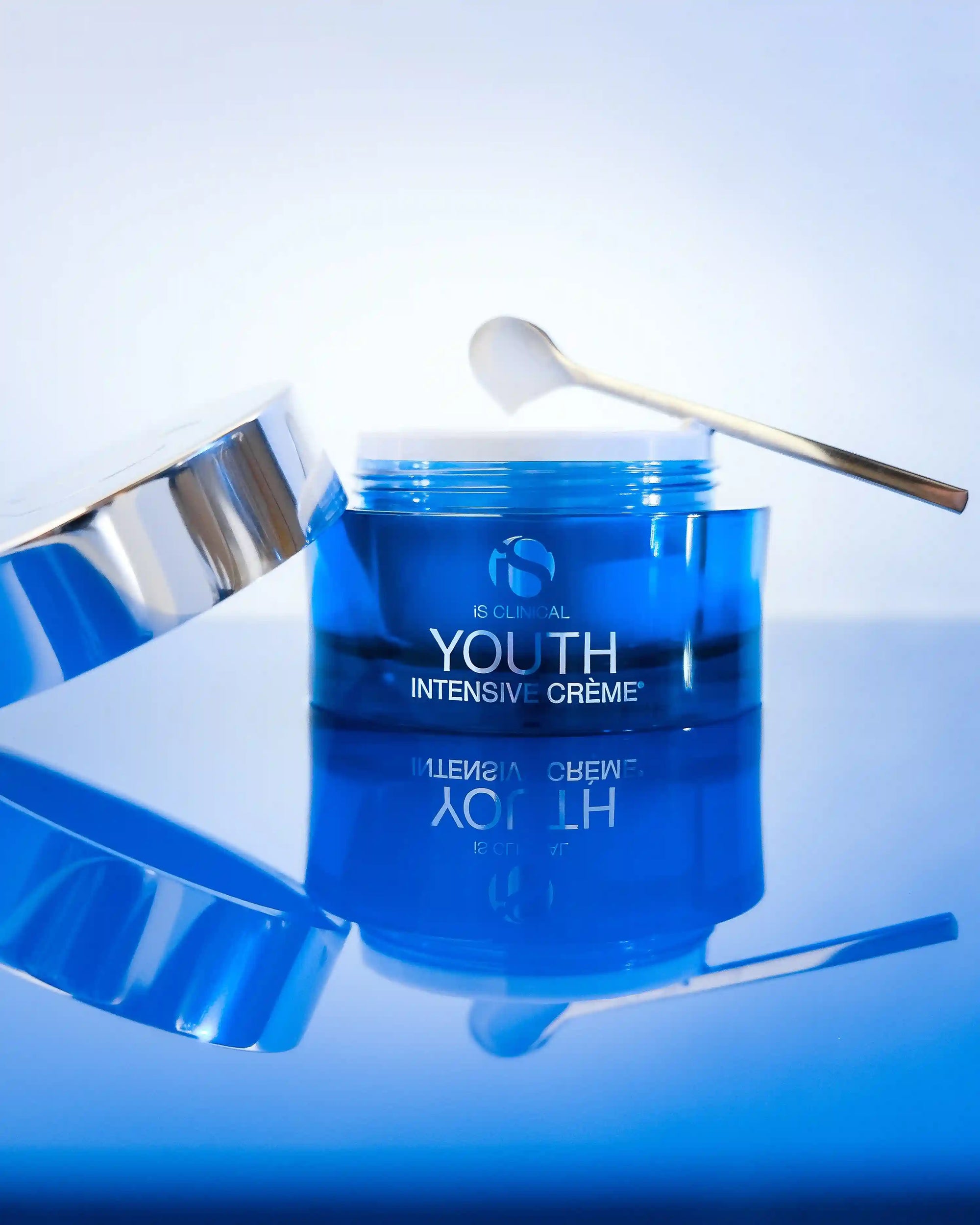 Ervaar de luxe van de Youth Intensive Cream en onthul een jeugdige uitstraling. Met zijn krachtige formule en hoge concentratie antioxidanten is deze crème een onmisbaar onderdeel van je anti-aging routine. Bestel vandaag nog en geniet van een stralende en beschermde huid.