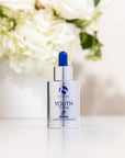 Ervaar de ultieme transformatie met IS Clinical Youth Serum, het beste anti-aging serum dat je huid zal verjongen en vernieuwen. Dit geavanceerde serum is doordrenkt met de kracht van vitamine A, C en E, die samenwerken om de tekenen van veroudering effectief aan te pakken.