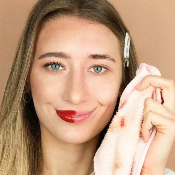 Een herbruikbare make-up remover pad. Zacht voor de huid. Milieuvriendelijk. Herbruikbaar gezichtsdoekje.