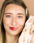 Een herbruikbare make-up remover pad. Zacht voor de huid. Milieuvriendelijk. Herbruikbaar gezichtsdoekje.