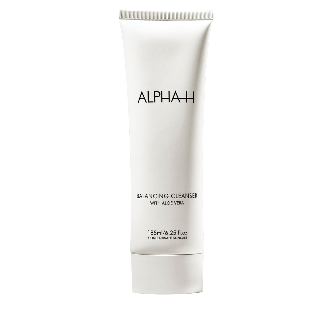 Maak kennis met de Alpha-H Balancing Cleanser, een uiterst milde crèmereiniger die een essentieel onderdeel vormt van jouw dagelijkse huidverzorgingsroutine. Deze veelzijdige cleanser is perfect om make-up te verwijderen, zelfs je hardnekkige oogmake-up, terwijl het je huid op een zachte wijze reinigt zonder uit te drogen