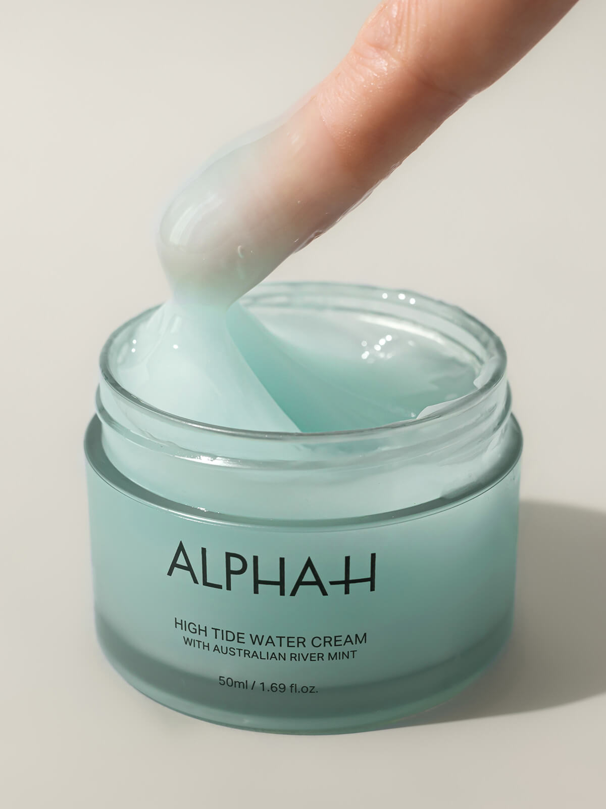 Anti-aging voordelen van Alpha-H High Tide Water Cream - Vermindert rimpels en fijne lijntjes.