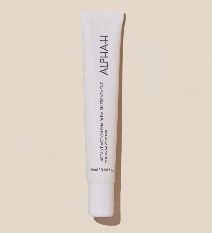 Ontdek de ultieme oplossing voor puistjes, zwelling en roodheden - de Alpha-H instant action BHA blemish treatment! Deze krachtige SOS-gel is speciaal geformuleerd om directe verlichting te bieden wanneer je het het meest nodig hebt bij puistjes. Met een indrukwekkende combinatie van actieve ingrediënten, zoals salicylzuur (2%), zink, niacinamide (4%), oregano en eucalyptus, geeft deze instant action BHA blemish treatment jouw huid de gerichte zorg die het verdient.